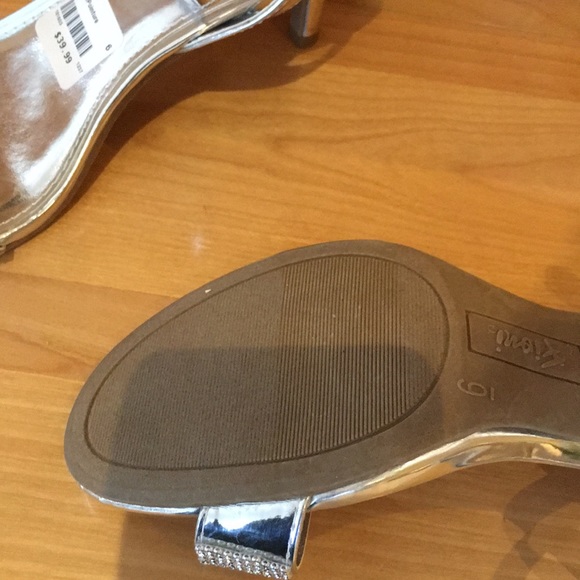 ✨Host Pick✨LAST SIZE 6 Silver Cocktail Sandals - Picture 6 of 9